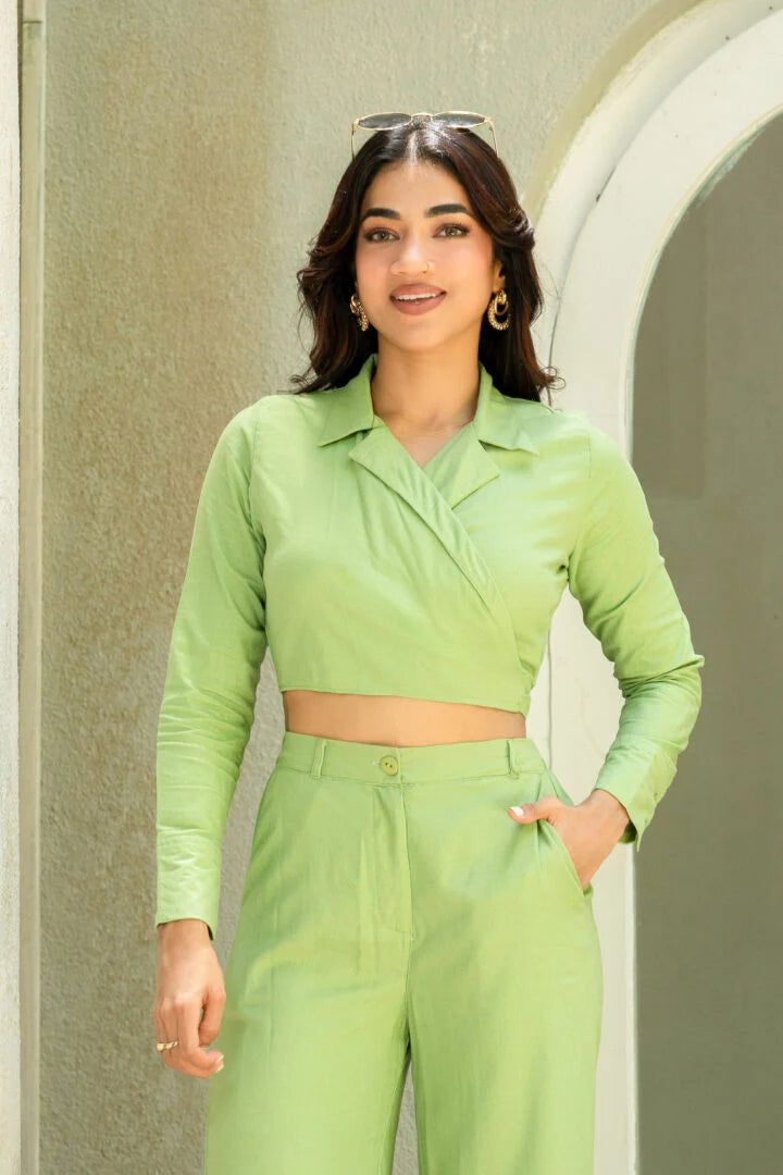 BAYLEEE MESH GREEN WRAP TOP