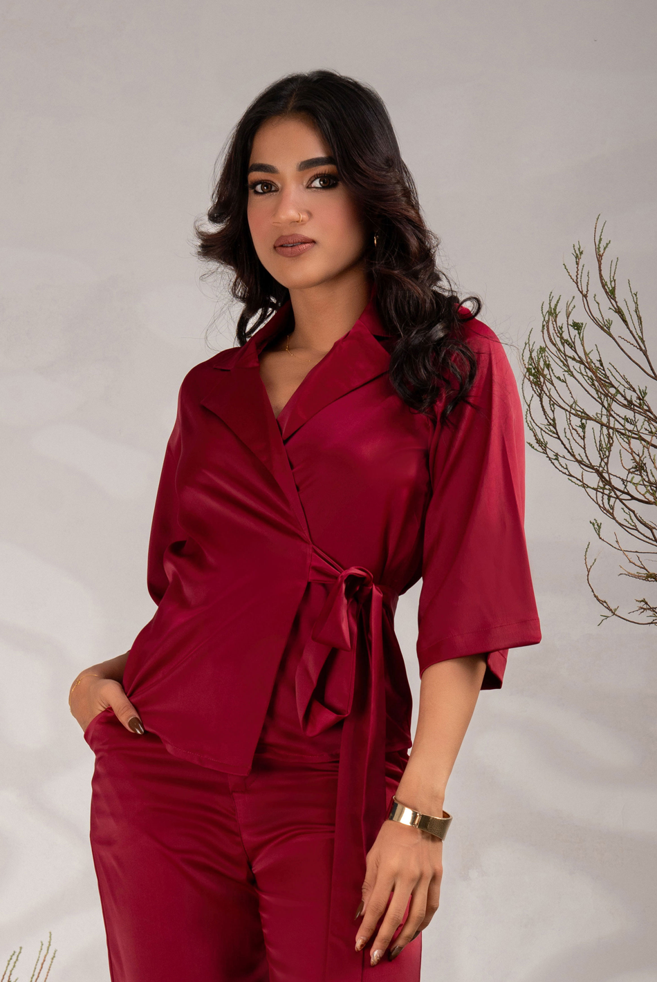 BAYLEEE NAVIRA MAROON OVERLAP TOP