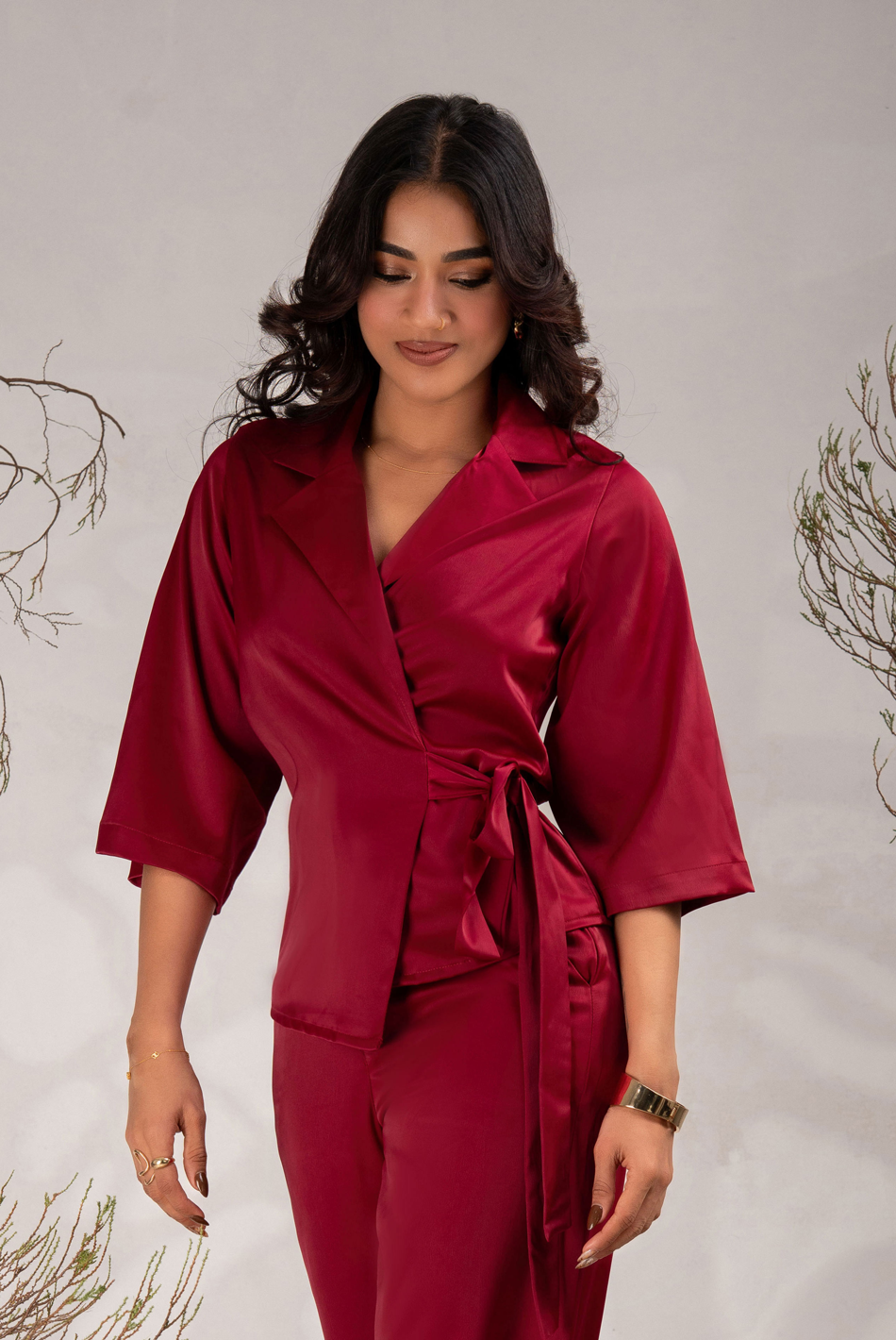 BAYLEEE NAVIRA MAROON OVERLAP TOP