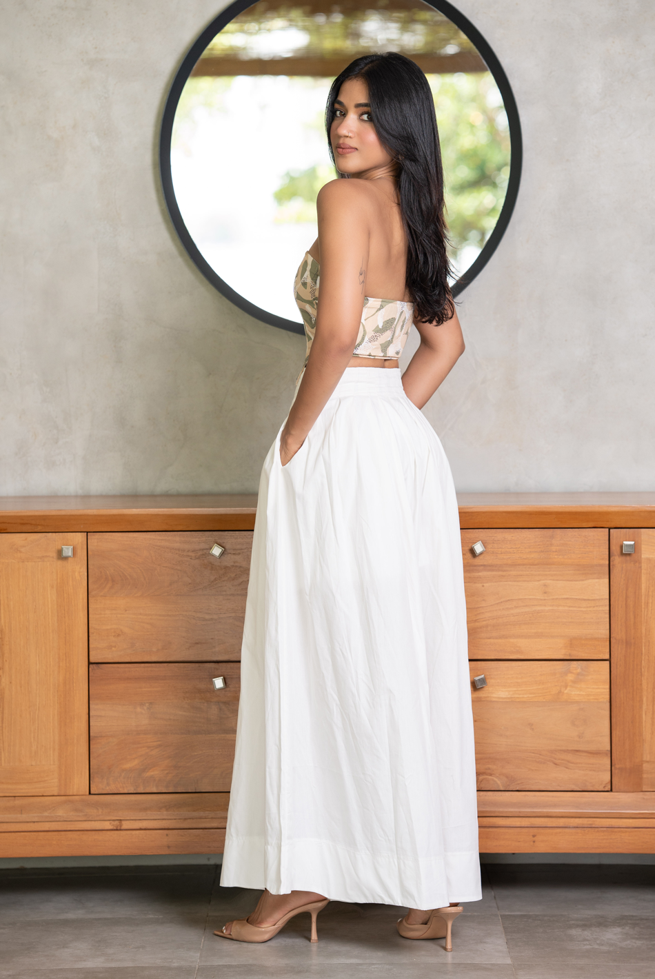BAYLEEE FLAVIA WHITE  PLEATED MAXI SKIRT