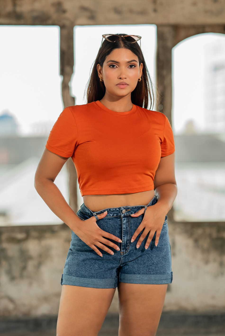 BAYLEEE SKYE MUD ORANGE CROP TOP
