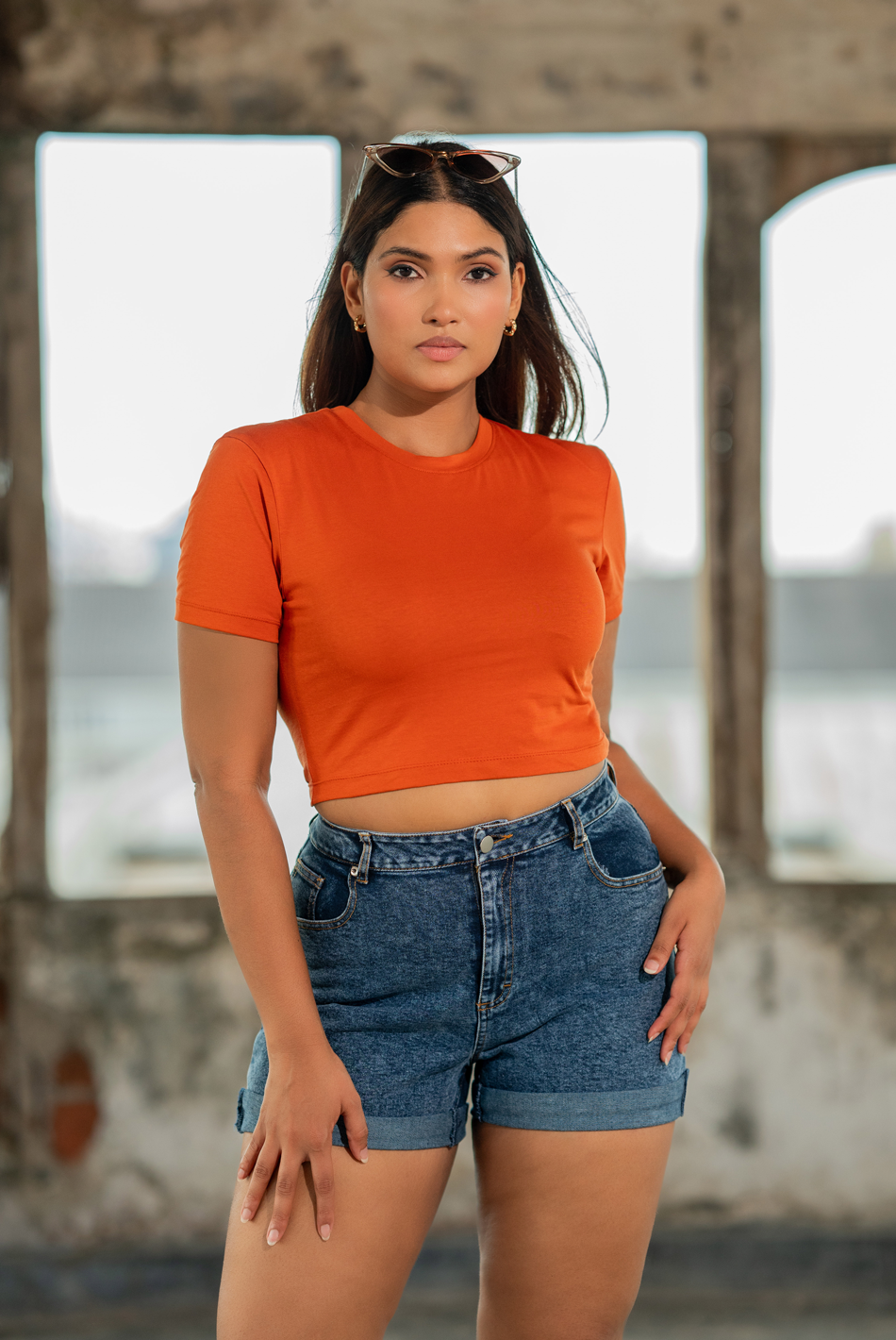 BAYLEEE SKYE MUD ORANGE CROP TOP