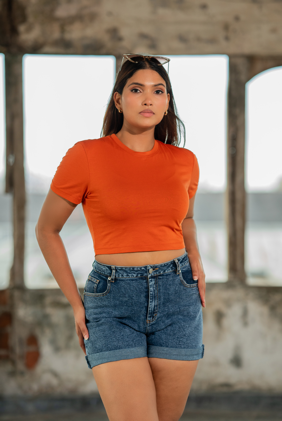 BAYLEEE SKYE MUD ORANGE CROP TOP