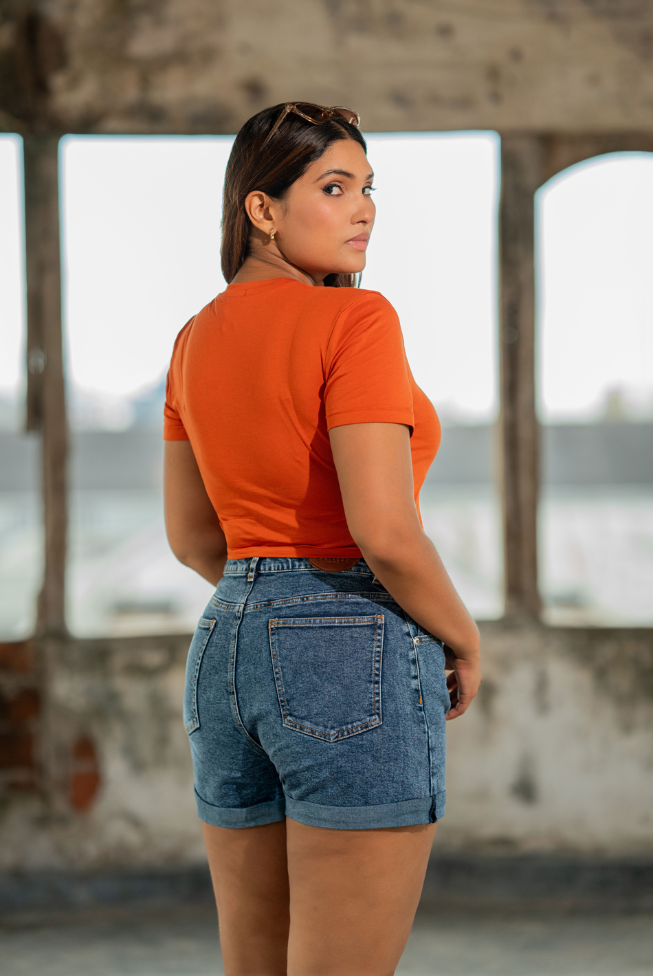 BAYLEEE SKYE MUD ORANGE CROP TOP