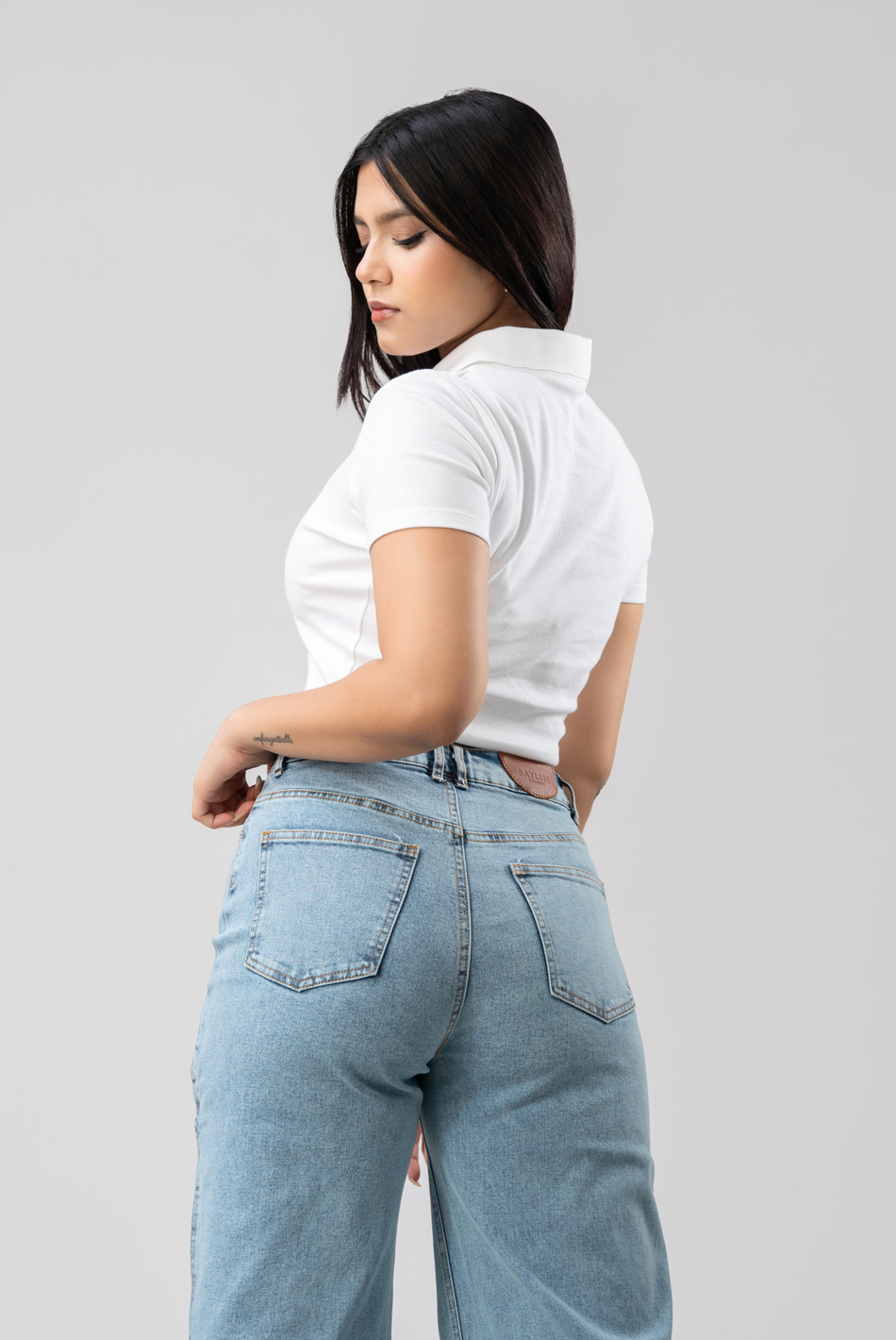 BAYLEEE SOLEIL COLLARED CROP TOP