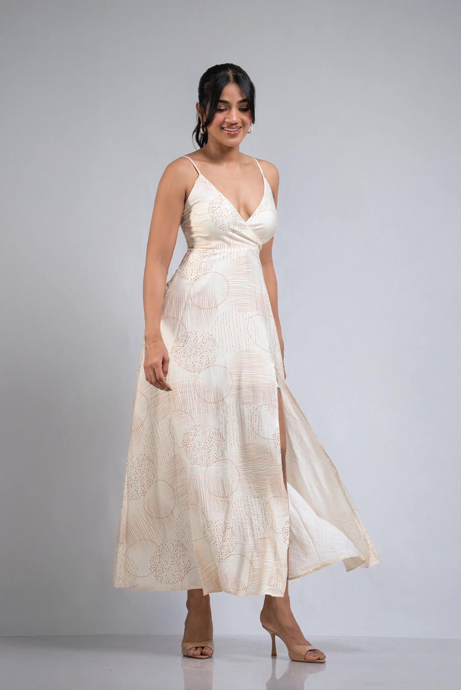 BAYLEEE LILIBET BEIGE PRINTED DRESS