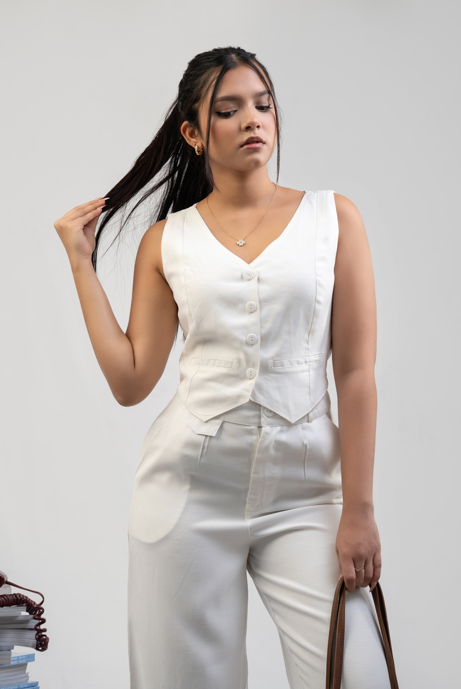 BAYLEEE IKSORA WHITE CROPED WIASTCOAT