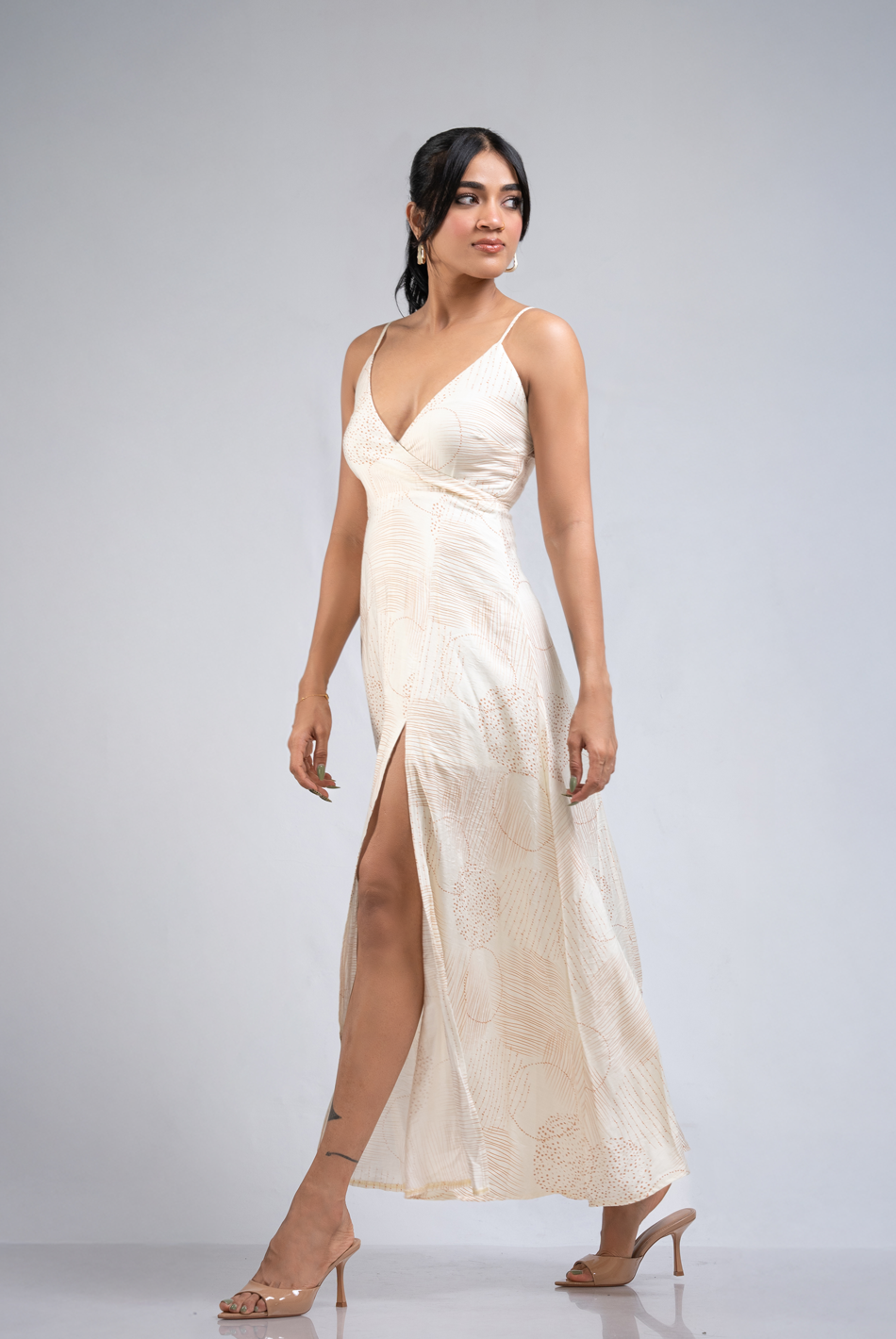 BAYLEEE LILIBET BEIGE PRINTED DRESS