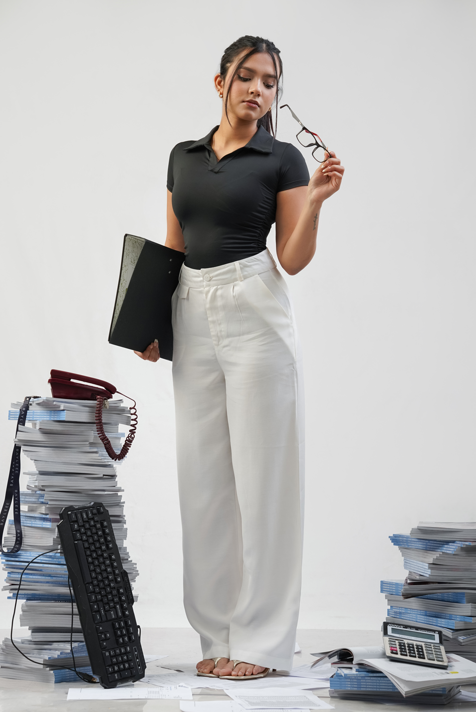 BAYLEEE SWAIN BLACK COLLAR DETAILED TOP