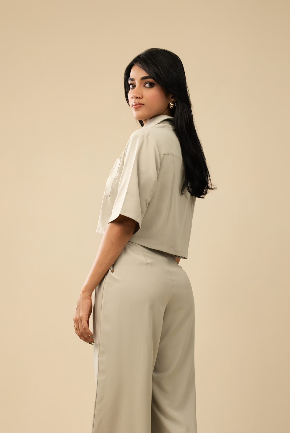 BAYLEEE FILOMINA OLIVE GREEN CROP SHIRT