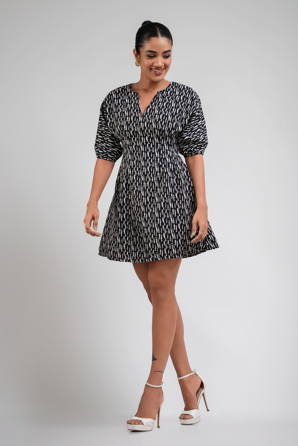 BAYLEEE GRETCHEN BLACK PRINTED DRESS