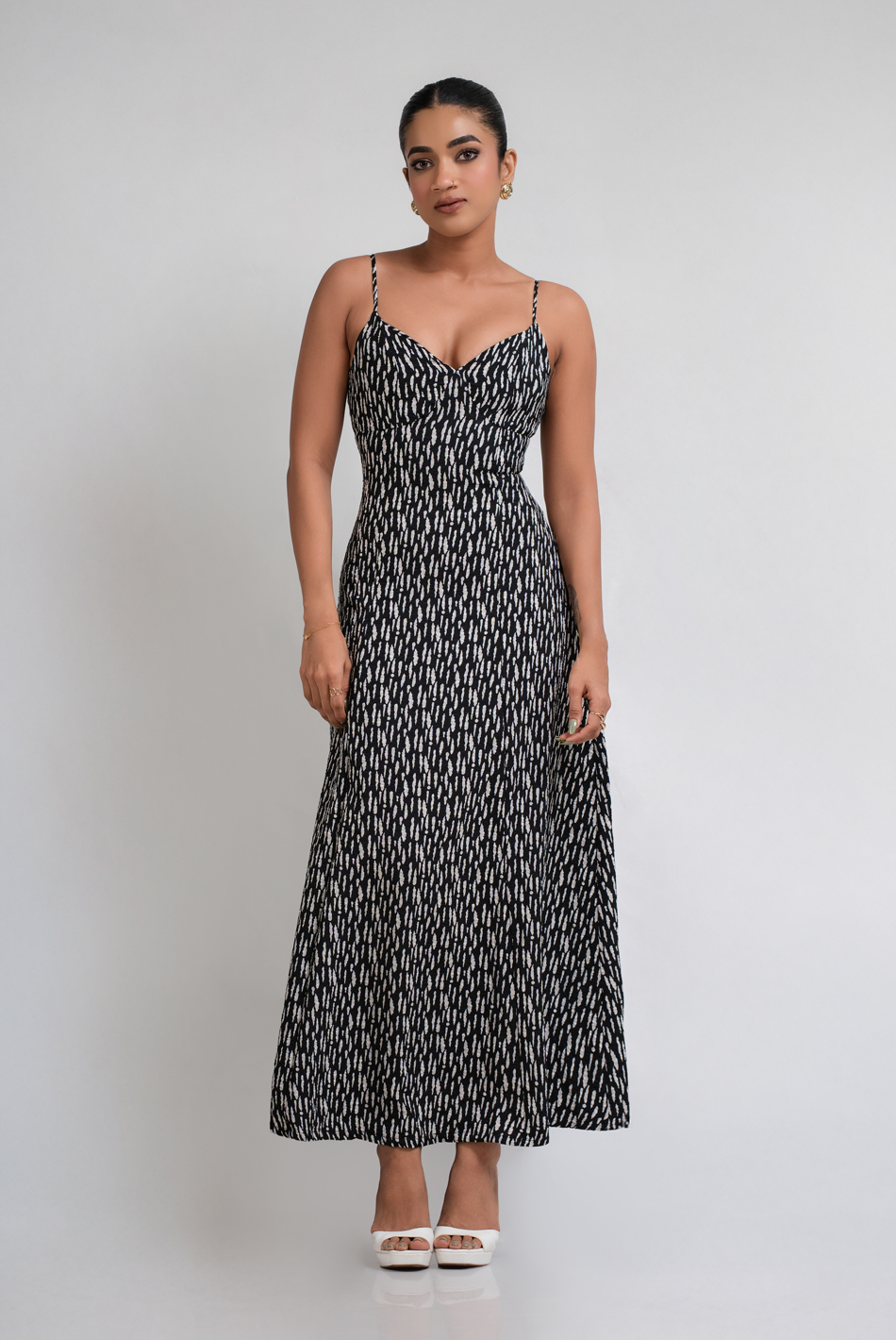 BAYLEEE YORA WHITE PRINTED MAXI DRESS
