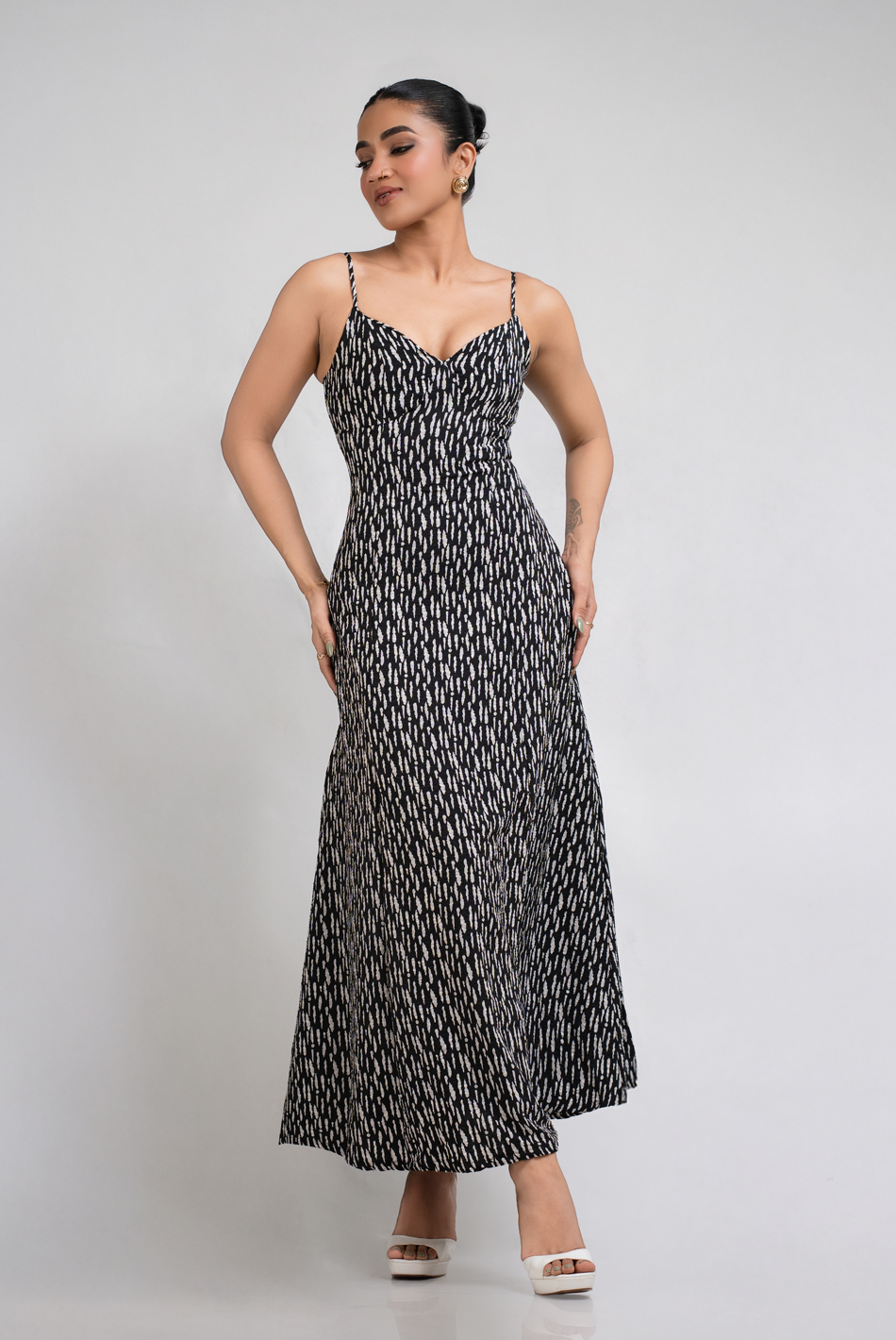 BAYLEEE YORA WHITE PRINTED MAXI DRESS