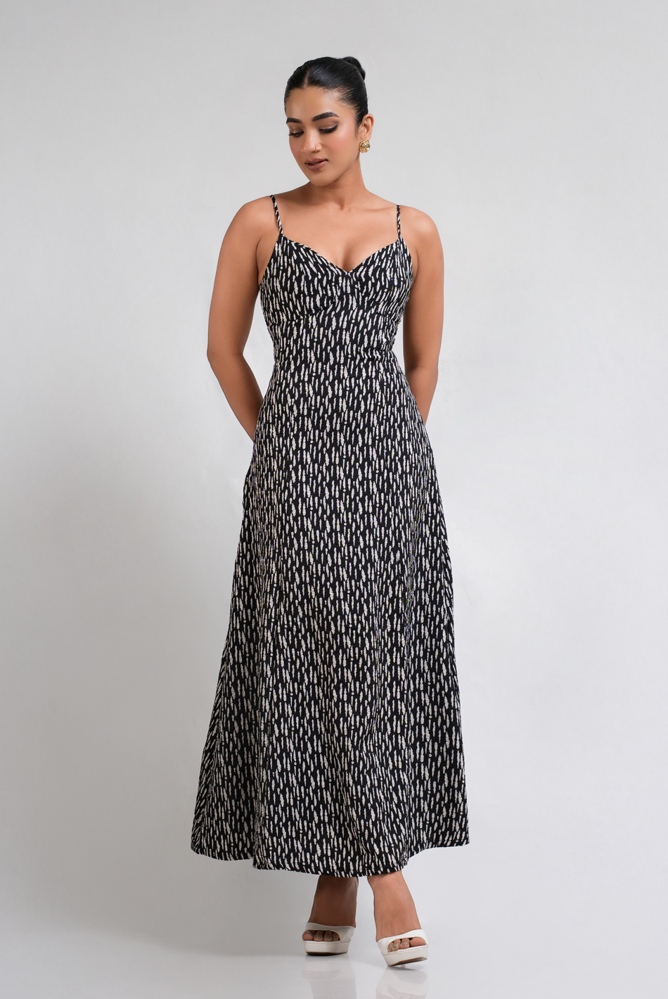 BAYLEEE YORA WHITE PRINTED MAXI DRESS