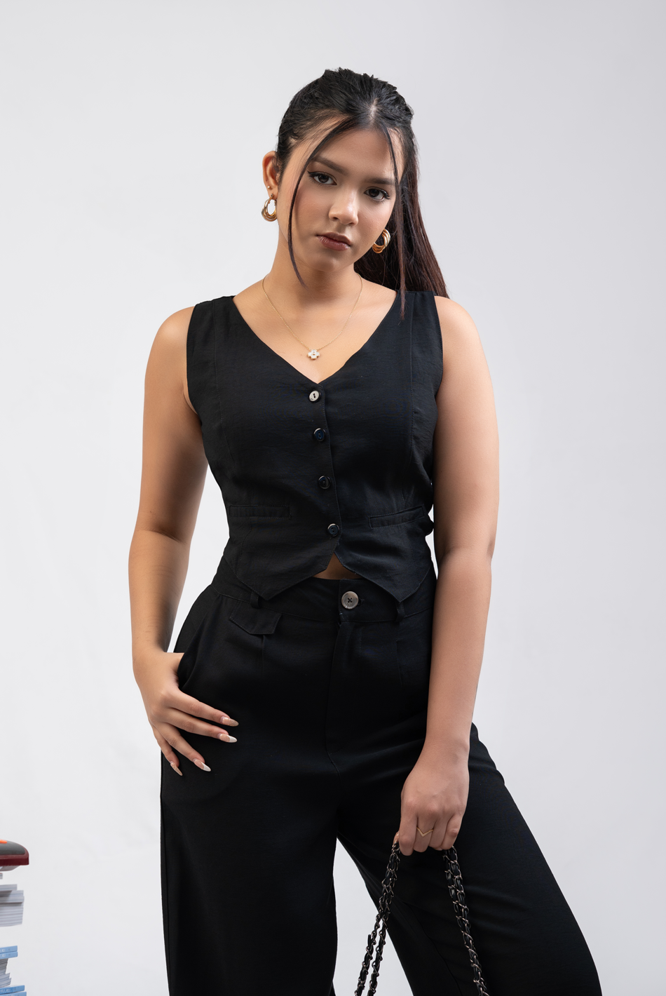 BAYLEEE IKSORA BLACK CROPED WIASTCOAT