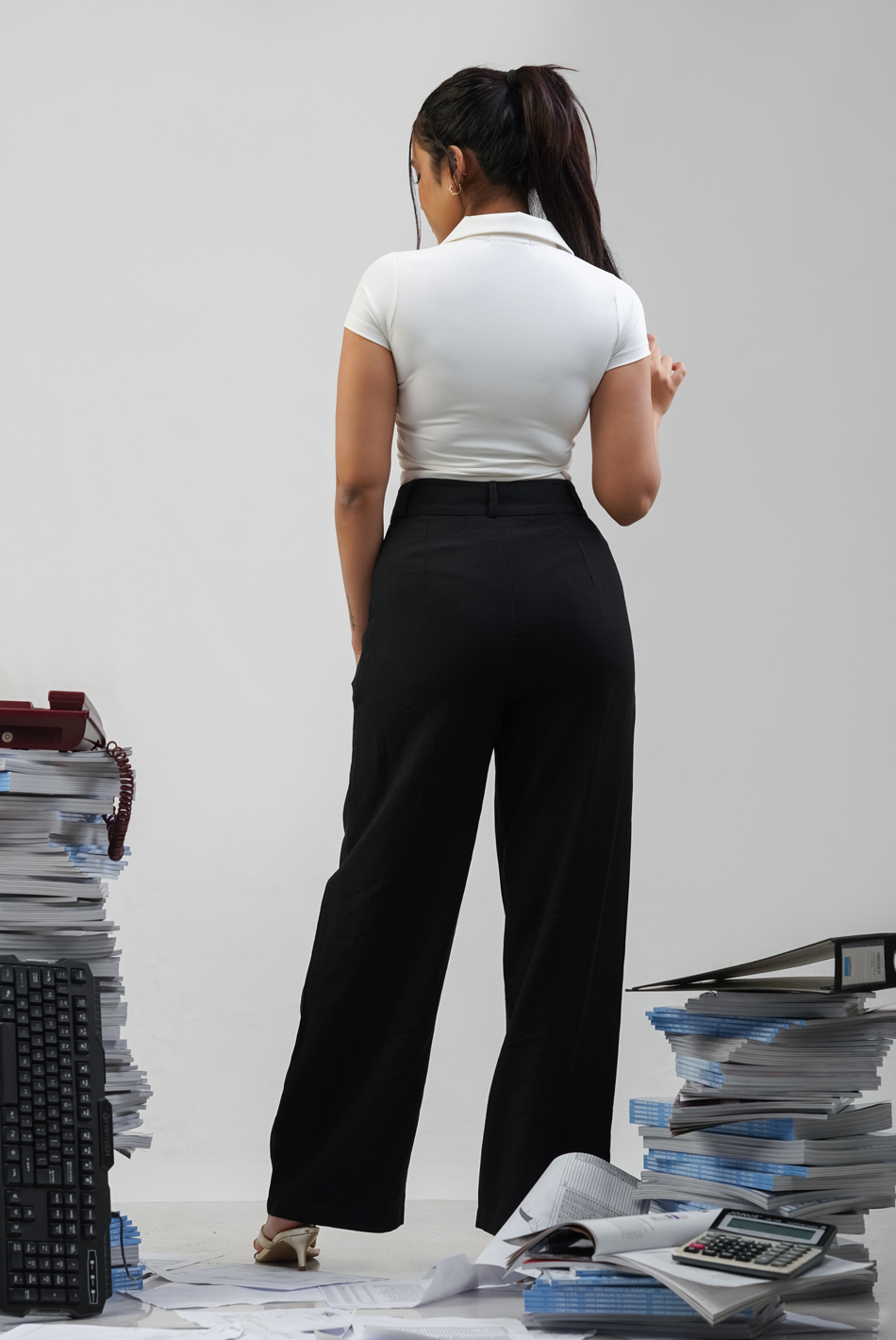 BAYLEEE SWAIN WHITE COLLAR DETAILED TOP