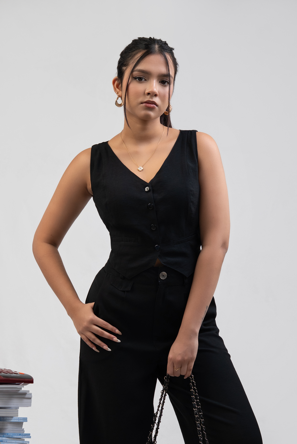 BAYLEEE IKSORA BLACK CROPED WIASTCOAT